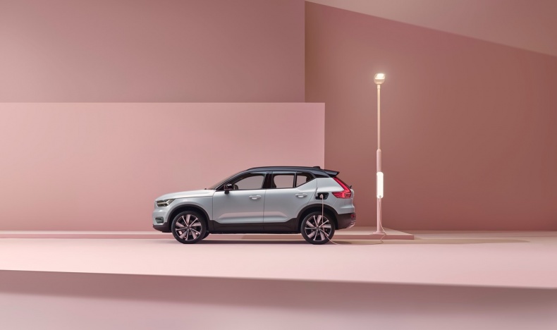 Volvo Cars устанавливает новые стандарты отрасли; единственный автопроизводитель со всей линейкой автомобилей, получивший сертификат IIHS Top Safety Pick Plus