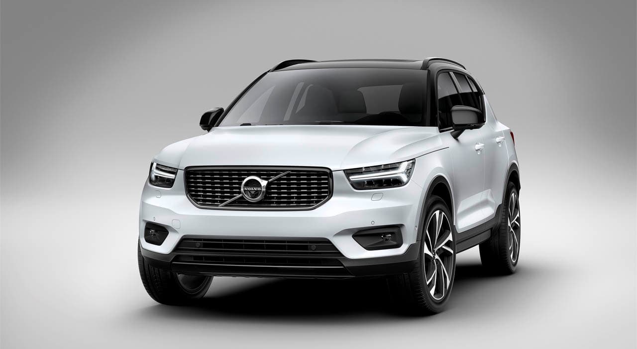 внедорожние Volvo XC40 вид спереди